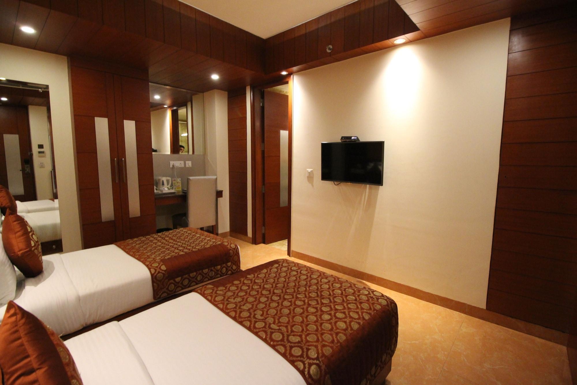 Hotel Golden Grand Delhi  Dış mekan fotoğraf