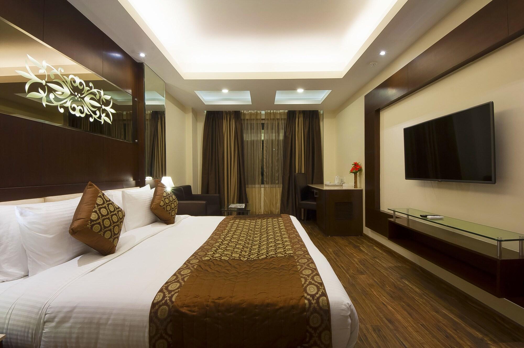 Hotel Golden Grand Delhi  Dış mekan fotoğraf