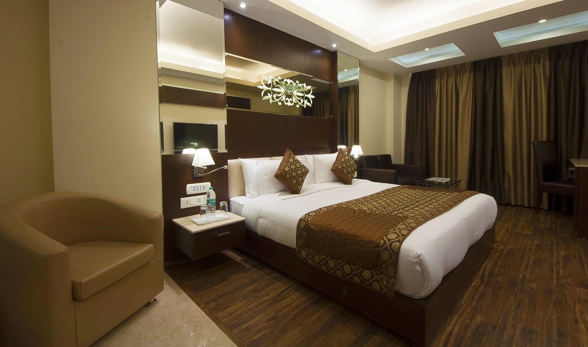 Hotel Golden Grand Delhi  Dış mekan fotoğraf