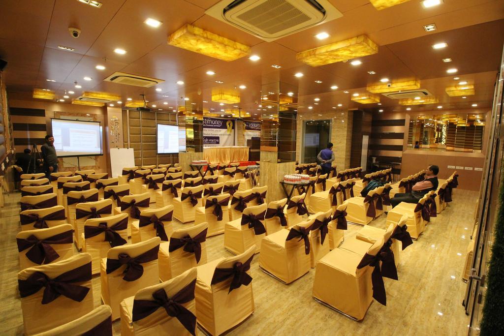 Hotel Golden Grand Delhi  Dış mekan fotoğraf