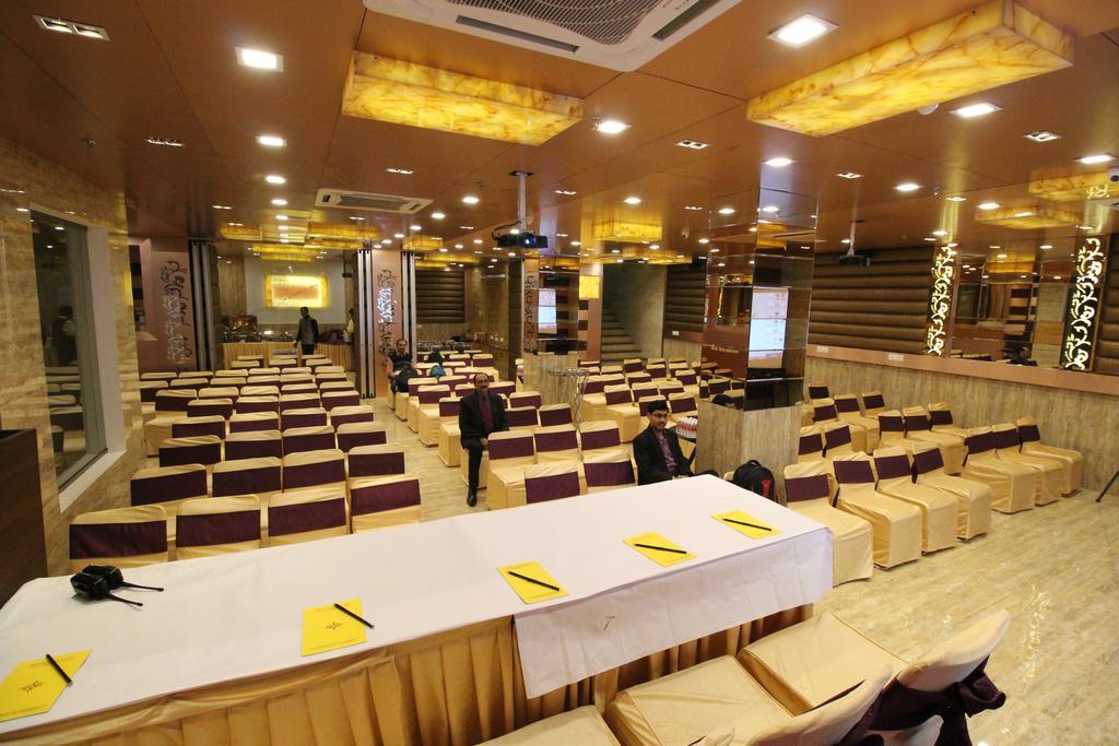 Hotel Golden Grand Delhi  Dış mekan fotoğraf
