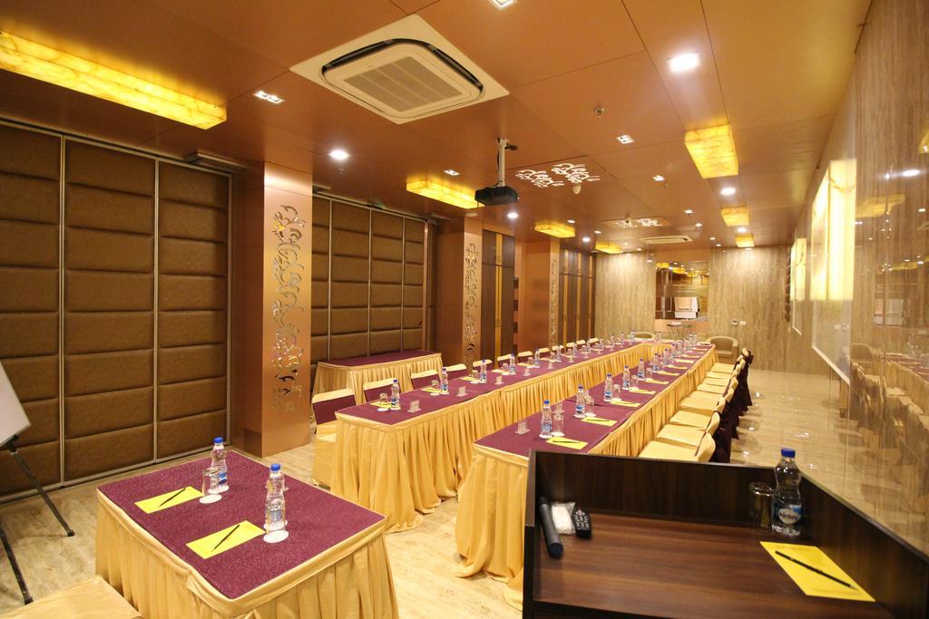 Hotel Golden Grand Delhi  Dış mekan fotoğraf