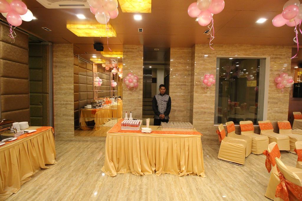 Hotel Golden Grand Delhi  Dış mekan fotoğraf