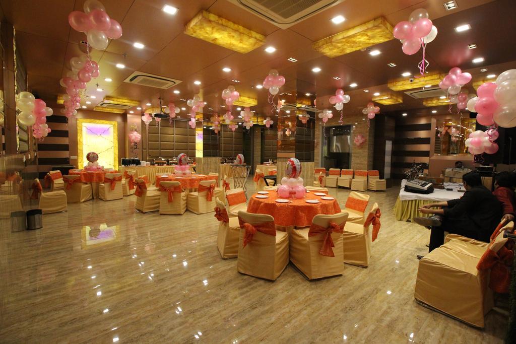 Hotel Golden Grand Delhi  Dış mekan fotoğraf