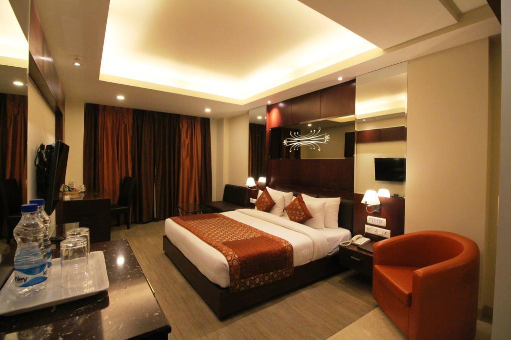Hotel Golden Grand Delhi  Dış mekan fotoğraf