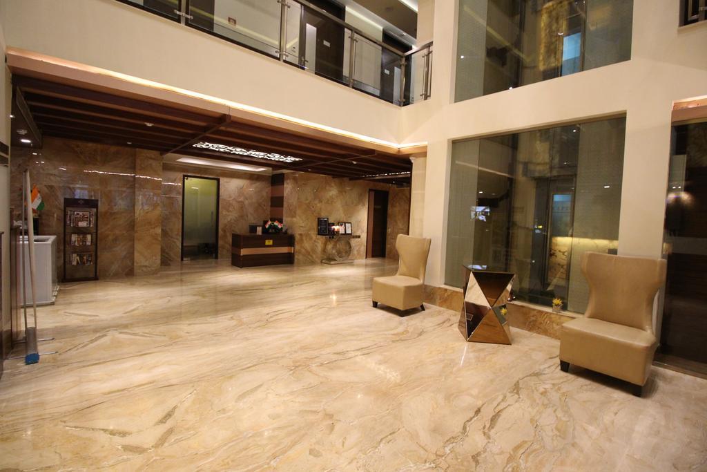 Hotel Golden Grand Delhi  Dış mekan fotoğraf