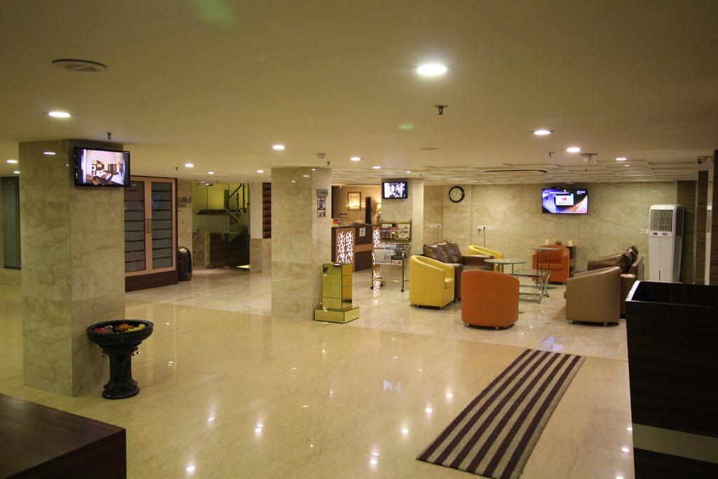 Hotel Golden Grand Delhi  Dış mekan fotoğraf