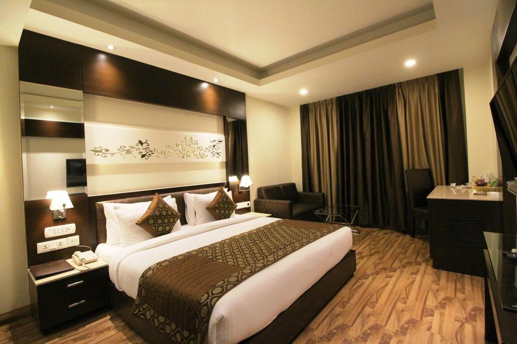Hotel Golden Grand Delhi  Dış mekan fotoğraf