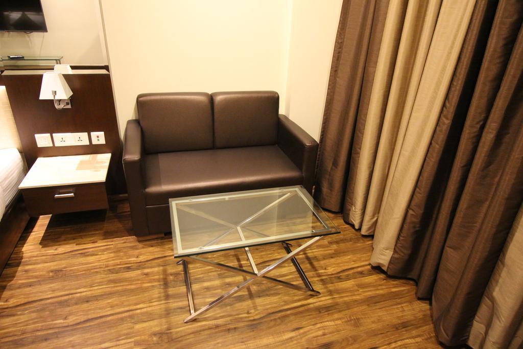 Hotel Golden Grand Delhi  Dış mekan fotoğraf