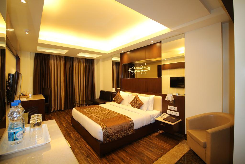Hotel Golden Grand Delhi  Dış mekan fotoğraf